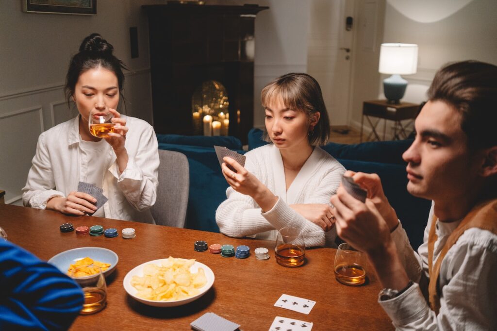 A Beginner’s Guide to Casino Etiquette: Dos and Don’ts Every Gambler Should Know