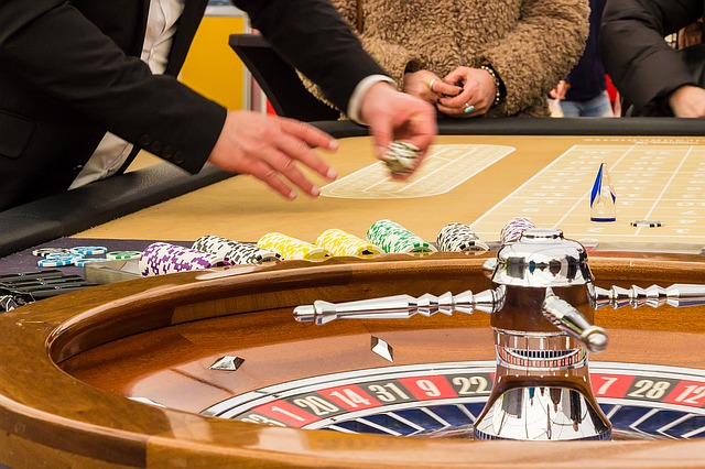 The Math Behind Casino Games: Understanding the House Edge and Odds